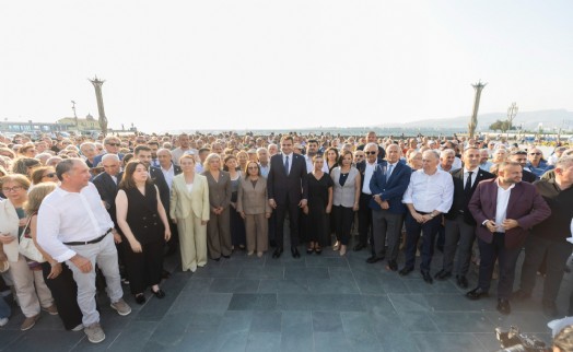 YENİ Parti İzmir'de sahaya indi: Genel Başkanımız Özgür Özel'in liderliğinde 30 ilçemizle birlikte iktidara yürümeye hazırız!