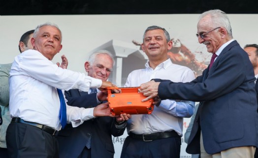 YENİ Parti lideri Özel, ilk temel atma törenini gerçekleştirdi: ‘Dönen dönsün ben dönmezem yolumdan’