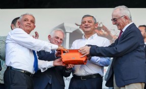 YENİ Parti lideri Özel, ilk temel atma törenini gerçekleştirdi: ‘Dönen dönsün ben dönmezem yolumdan’