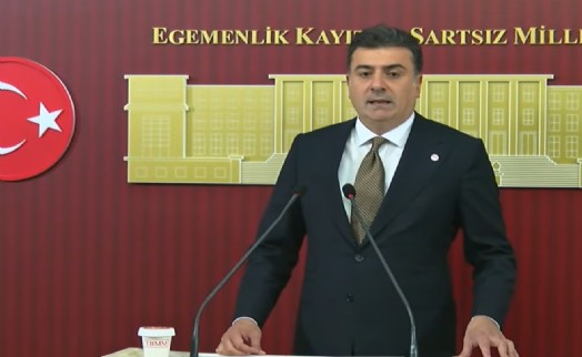 YENİ Partili Emre’den Menderes çıkışı: 'Bir anlaşma var aralarında' Gümrükçü’ye net yanıt