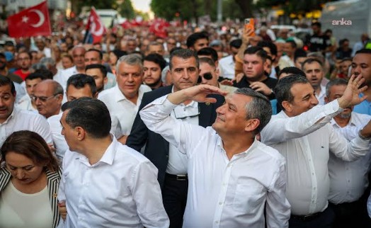YENİ Parti’ye Atatürk’ün doğum yılı göndermeli destek: 68 kişiden 1881 liralık destek