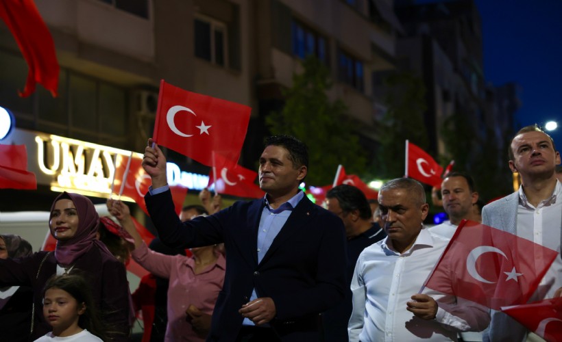Zaferin 104. yılı Aliağa'da büyük coşkuyla kutlandı: Özcan Deniz'den unutulmaz final