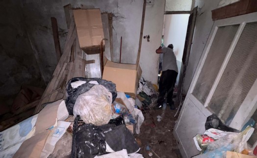 3 çöp ev belediye ekipleri tarafından 2 günde temizlendi