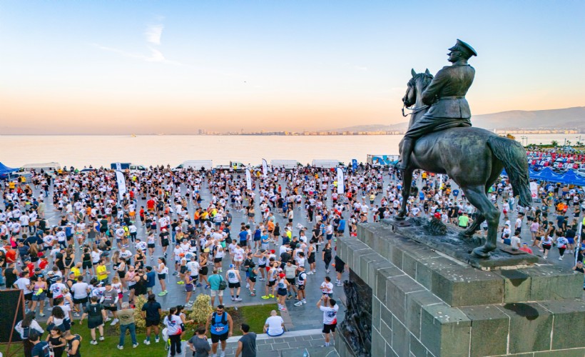 9 Eylül coşkusu yarı maratonla taçlandı