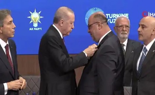 9 ilçenin belediye başkanı resmen AK Parti’ye katıldı