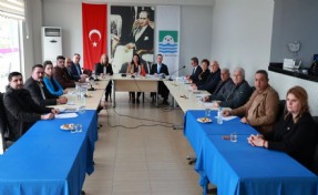 AK Parti iddiası sonrası Foça'da sıcak saatler: CHP grubu toplanıyor, YENİ Partili Güç devrede