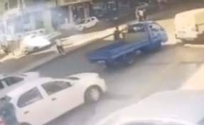 Açtığı kamyonetin kapısı bisikletliye çarptı