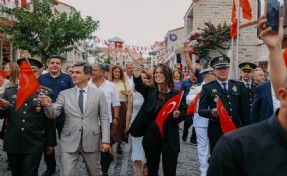 Alaçatı’nın kurtuluşunun 104. yılı törenlerle kutlandı