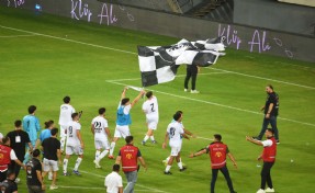 Altay'a bayrak dikme cezası