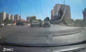 Kırmızı ışık ihlali zincirleme kazaya neden oldu: 3 kişi yaralandı