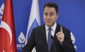 Babacan'dan Davutoğlu'na soruşturma tepkisi: 'Demokratik siyasetin alanına açık müdahale'