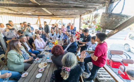 Bağımsız Tugay'dan Tepeboz’da balıkçıya destek, çocuklara saha sözü