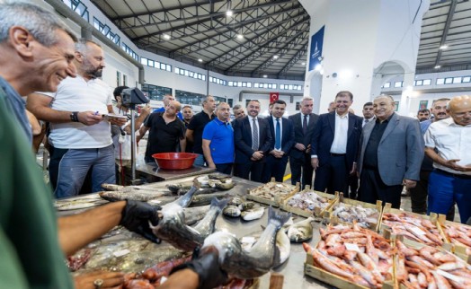 Başkan Tugay: Ekmeğini denizden çıkaranlara bereketli bir sezon diliyorum