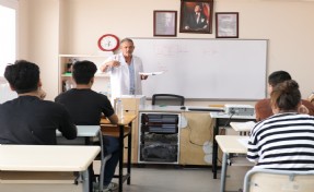 Bayraklı ’da mezun öğrencilere YKS desteği