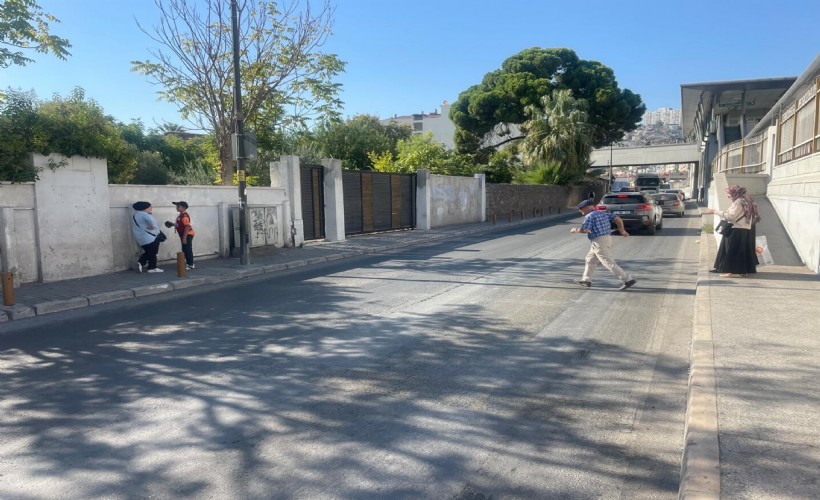 Bayraklı’da ölümle burun buruna: Yayalar her gün tehlike altında
