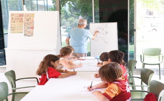 Bayraklı’da çocuklar yaz okulu atölyelerinde buluştu