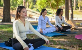 Bornova'da Eylül kadın buluşmaları yoga etkinliğiyle başladı