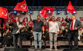 Bornova’da 9 Eylül coşkusu: Atatürk’ün sevdiği şarkılar yankılandı