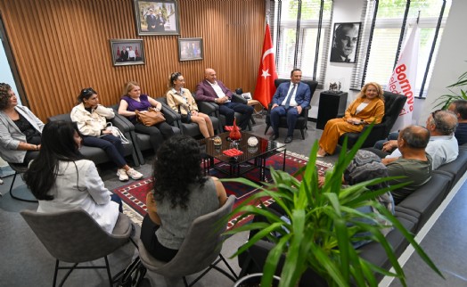 Bornova’da yaşlılara 'sağlık destek kart' avantajı