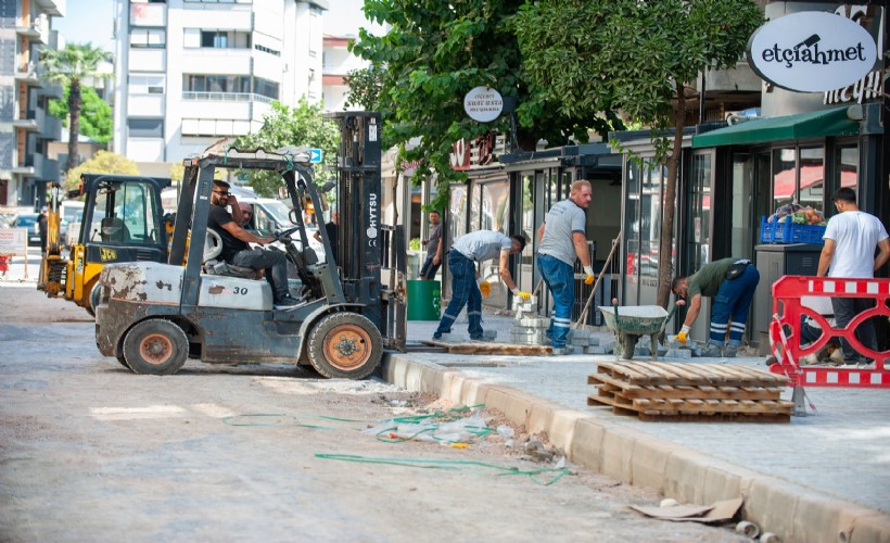 Bostanlı’da Cemal Bülbül Sokak’ta yenileme çalışması başlatıldı