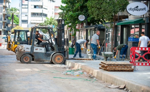 Bostanlı’da Cemal Bülbül Sokak’ta yenileme çalışması başlatıldı
