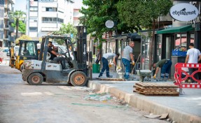 Bostanlı’da Cemal Bülbül Sokak’ta yenileme çalışması başlatıldı