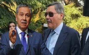 Bülent Arınç Melih Gökçek'i topa tuttu: Ağzında sakızla cak cak...