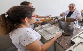Büyükşehir’den özel gereksinimli öğrencilere sıcak yemek