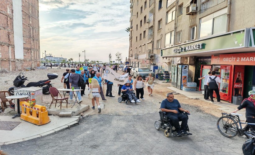 Büyükşehir'e sert tepki: İzmir'deki medeniyetsizliği yüzümüze vurdular!