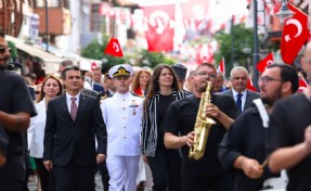 Çeşme kurtuluşunun 104. yılını gururla kutladı
