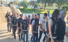 Datça'da teknede yakalanan 9 FETÖ şüphelisi ve kaptan adliyeye sevk edildi
