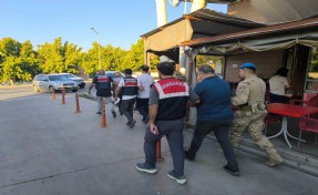FETÖ'nün İzmir'deki güncel yapılanmasına operasyon; 21 gözaltı
