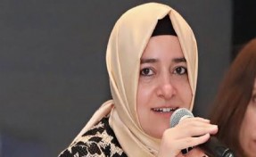 Fatma Betül Sayan Kaya istifa etti
