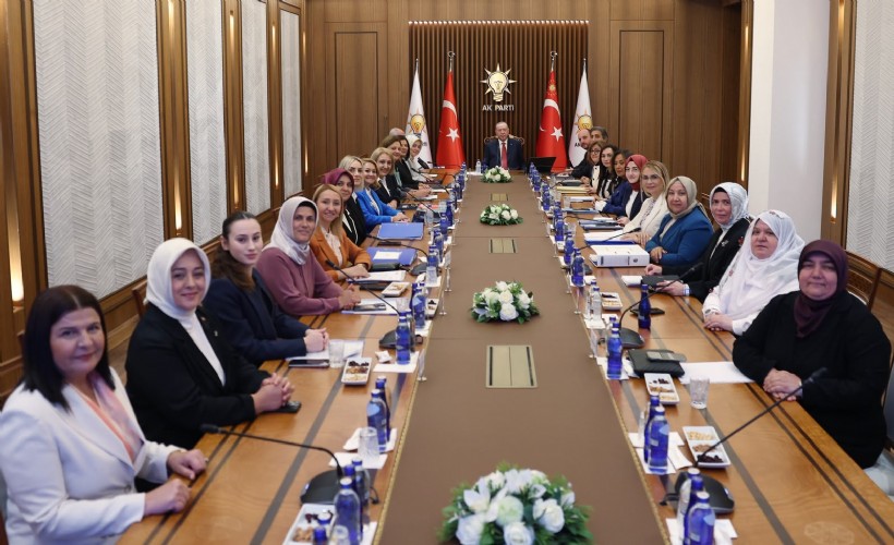 CHP'li Foça Belediye Başkanı Saniye Bora Fıçı, AK Parti’ye geçti