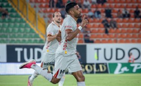 Göztepe savunmada başka hücumda başka
