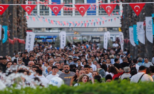 İEF’de eğlence ve sürprizler bir arada