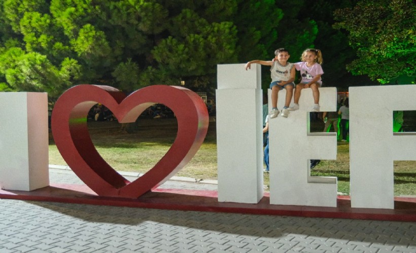 İEF’de sanat dolu gece: Levent Yüksel ve Salih Bademci fuara damga vurdu