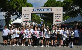 İZKİTAP’ta edebiyat ve kitaplarla dolu buluşmalar sürüyor