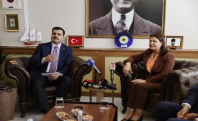İnan’dan Özgür Özel’e: Daha dün ‘Saniye Hanım’ın belediyeciliğine sonuna kadar kefilim’ diye bağıran bizzat sizdiniz