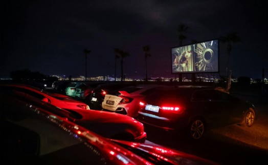 İnciraltı’nda arabada sinema keyfi
