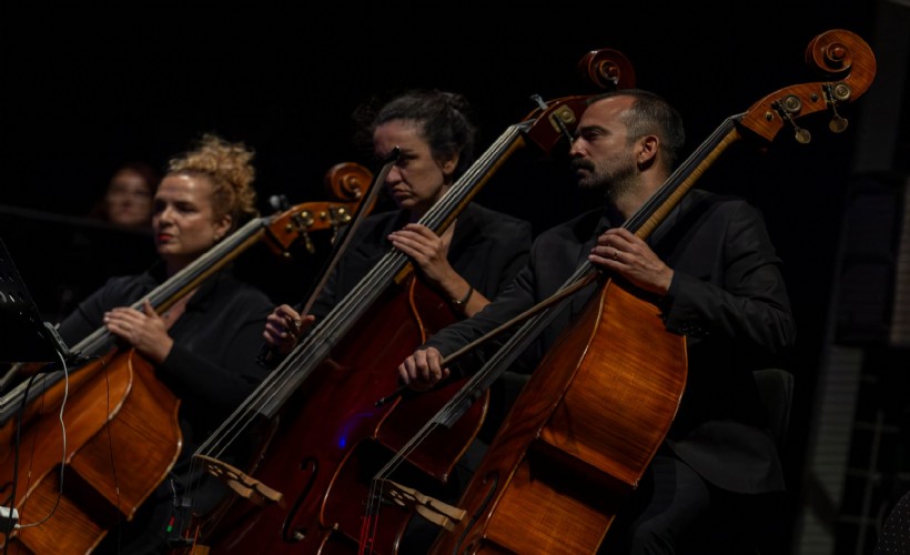 İzmir Oda Orkestrası yeni sezonu Zeytin Sahne’de açtı