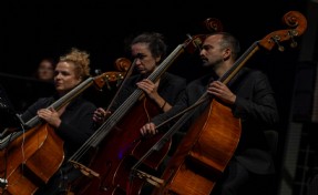 İzmir Oda Orkestrası yeni sezonu Zeytin Sahne’de açtı