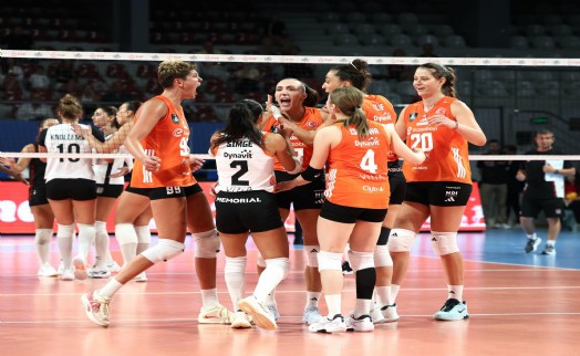 İzmir'de voleybol coşkusu sona erdi