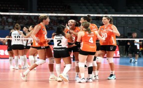 İzmir'de voleybol coşkusu sona erdi