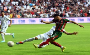 İzmir derbisinde kazanan çıkmadı! Karşıyaka - Altay: 1-1