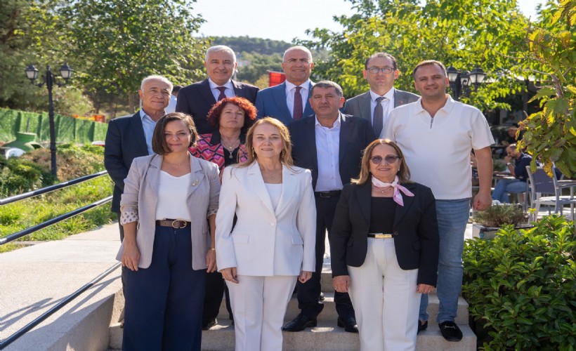 İzmir'in YENİ Partili başkanları bir arada!