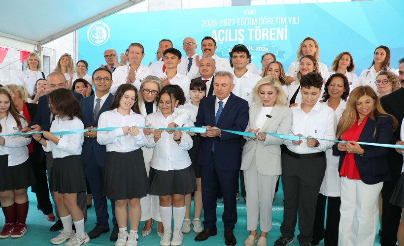 İzmir’de 800 bin öğrenci için ders zili çaldı