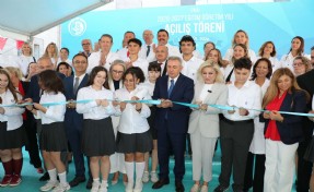 İzmir’de 800 bin öğrenci için ders zili çaldı