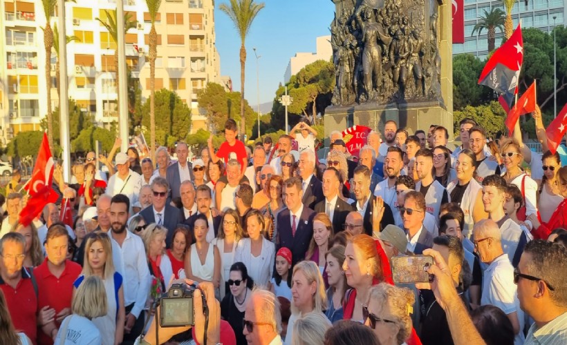 İzmir’de 9 Eylül coşkusu: Yeni Parti’den 'Cumhuriyet’i adalet, bilim ve üretimle büyüteceğiz' mesajı