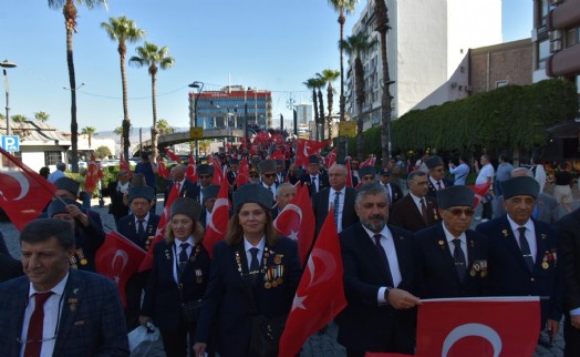 İzmir’de Gaziler için anlamlı yürüyüş